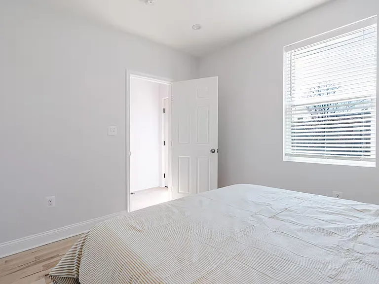 1331 Queen St NE — Photo 48