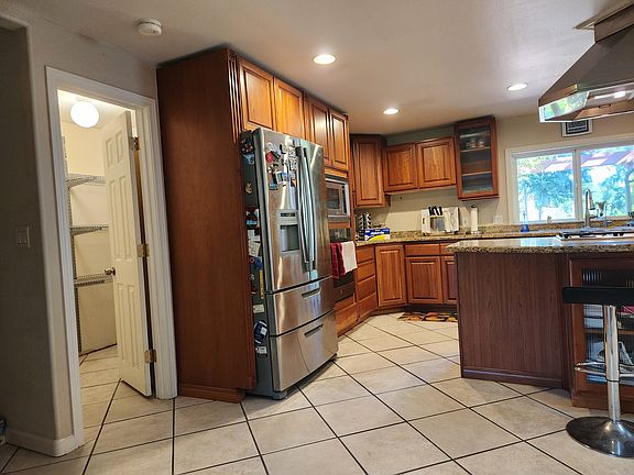 3rd image of 1324 216th Ave NE