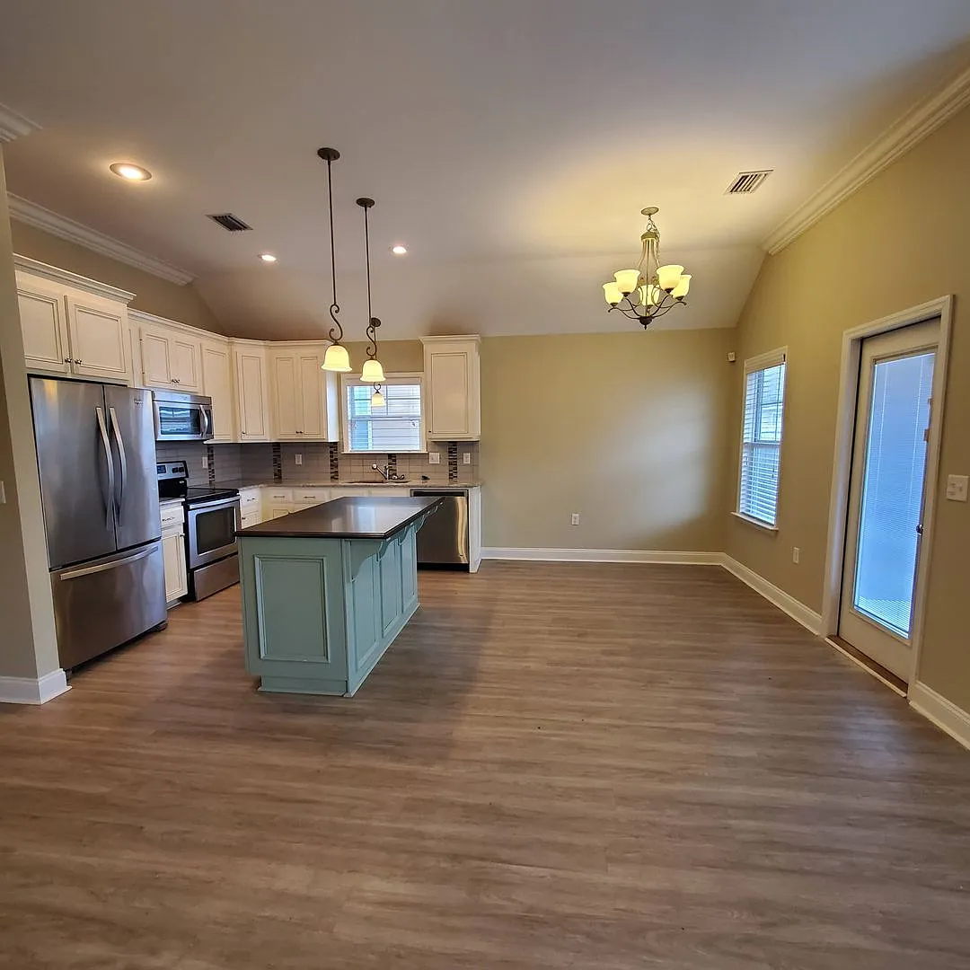 Modern Elegance Meets Southern Comfort: 4BR/2BA Gem in Northlake Neighborhood! — Photo 4