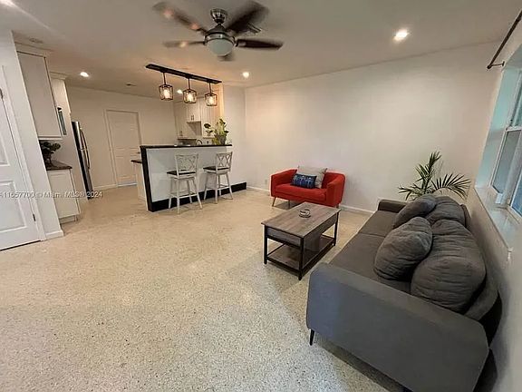 4th image of 842 SW 12th Ct #0