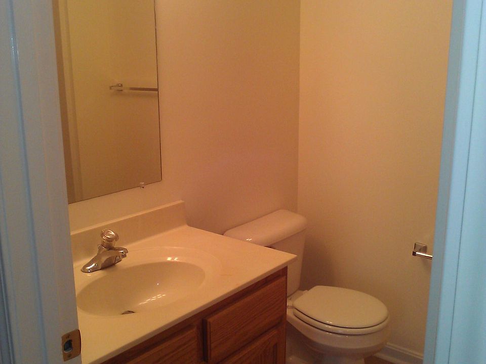 1st image of 104 Aster Dr