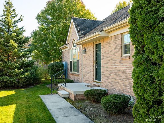 2nd image of 390 Carson Dr