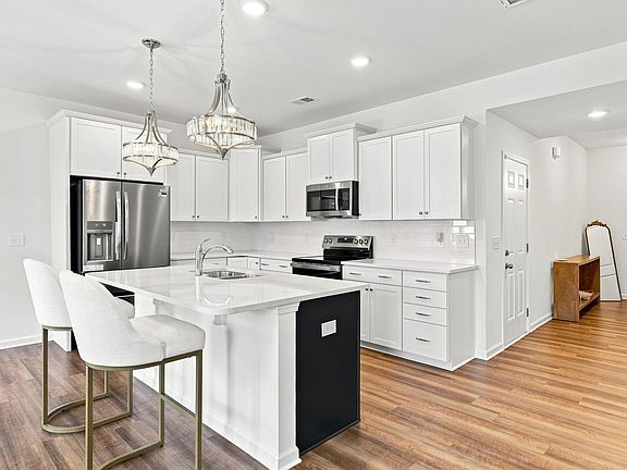 5th image of 228 Toal Ct