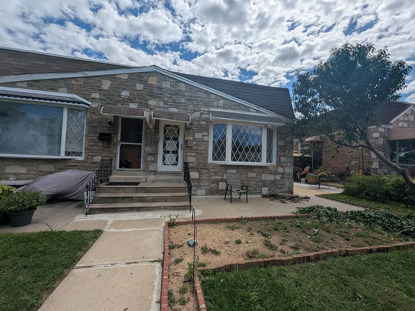 Well Located Home - Bells Corner — Photo 1