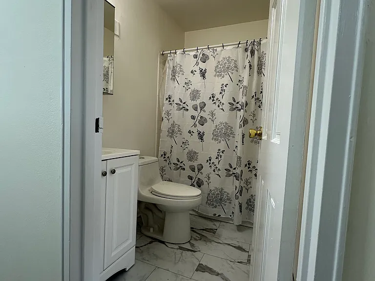 2501 E Ann St #2F — Photo 12
