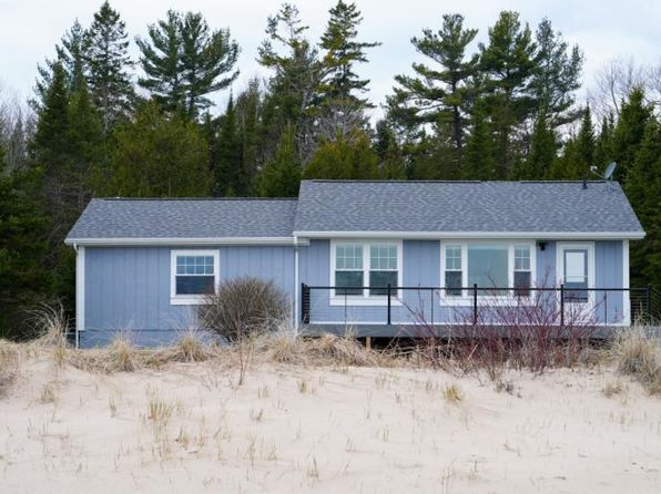 1220 N Lake Shore Dr, Harrisville, MI 48740
