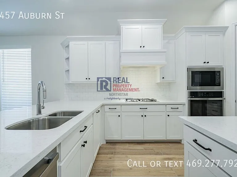 2457 Auburn St — Photo 11