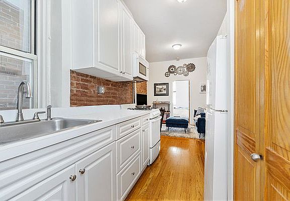 5th image of 224 Sullivan St #8