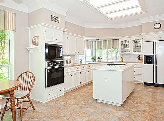 4th image of 1819 Whitney Dr
