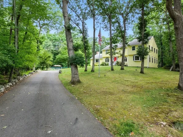 61 Pond St, Boxford, MA 01921