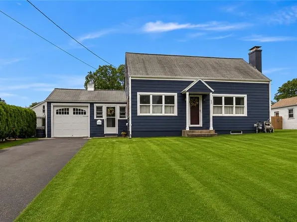 50 Brewster Dr, Warwick, RI 02889