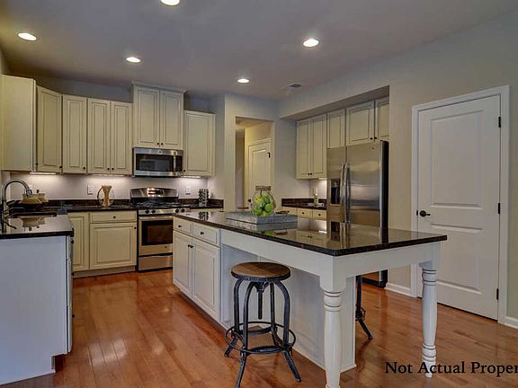 2nd image of 6423 Creekside Cir