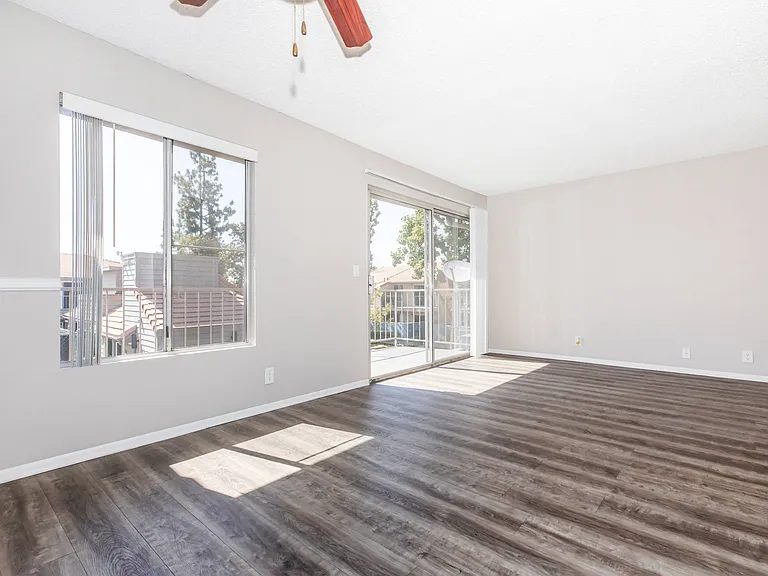 Sierra Vista Apartments — Photo 6