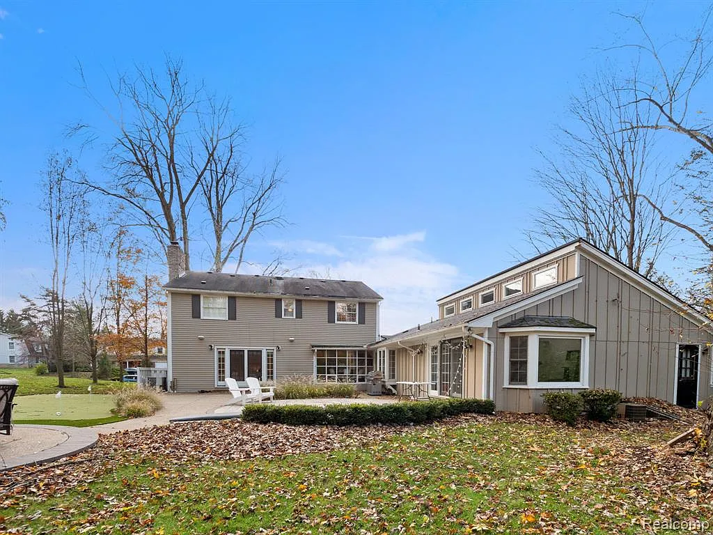 5 bed, 3.5 bath, 3437 sqft, $7,000 — Photo 2