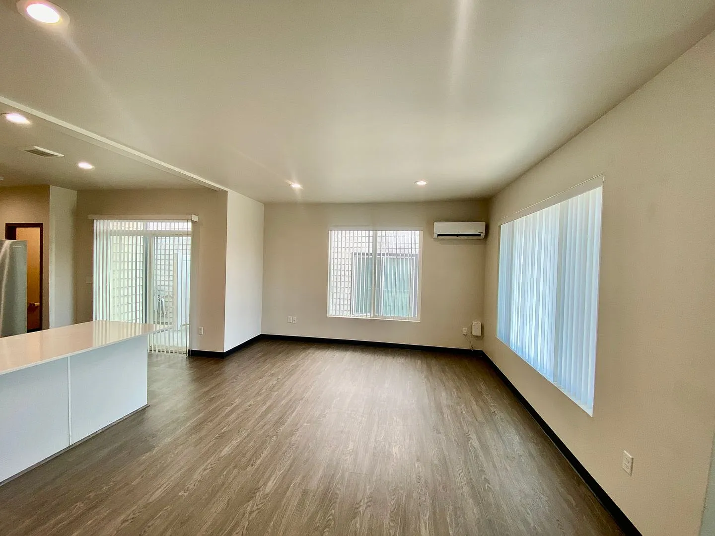 Modern design 3-bed, 2.5-bath duplex available now — Photo 2