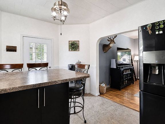 5th image of 905 2nd St NE