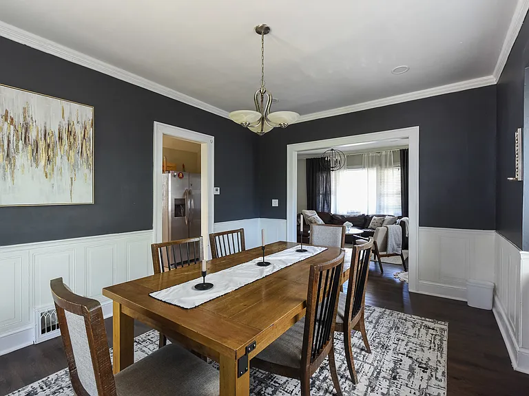 1646 Wyandotte Ave — Photo 4