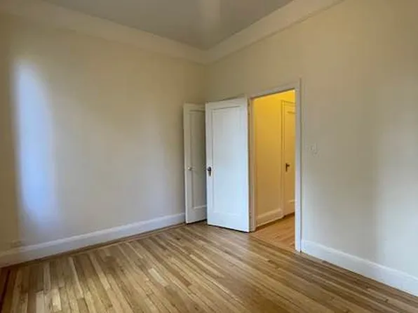 78 Manhattan Avenue image 4 of 11