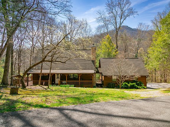 2nd image of 3849 Saddle Brook Way
