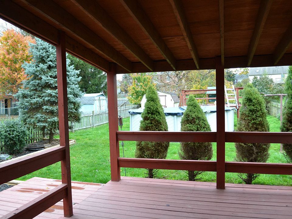 Back yard (no pool)