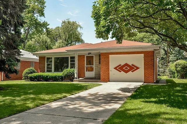 648 N Broadway Ave photo 1