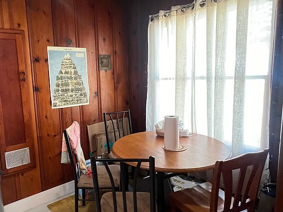 4th image of 2336 Carleton St #A