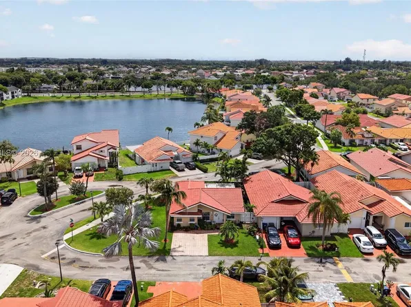 18847 NW 83rd Pl, Hialeah, FL 33015