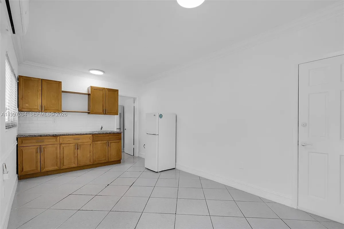 Building Photo - 201 SW 51st Ct #3