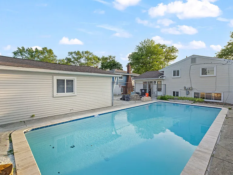 9651 Blaty St — Photo 23