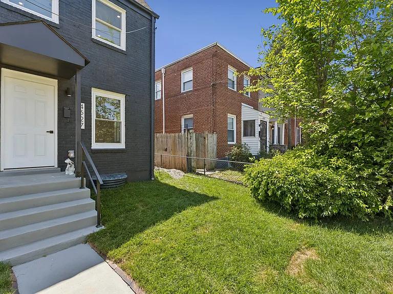 4627 H St SE — Photo 25