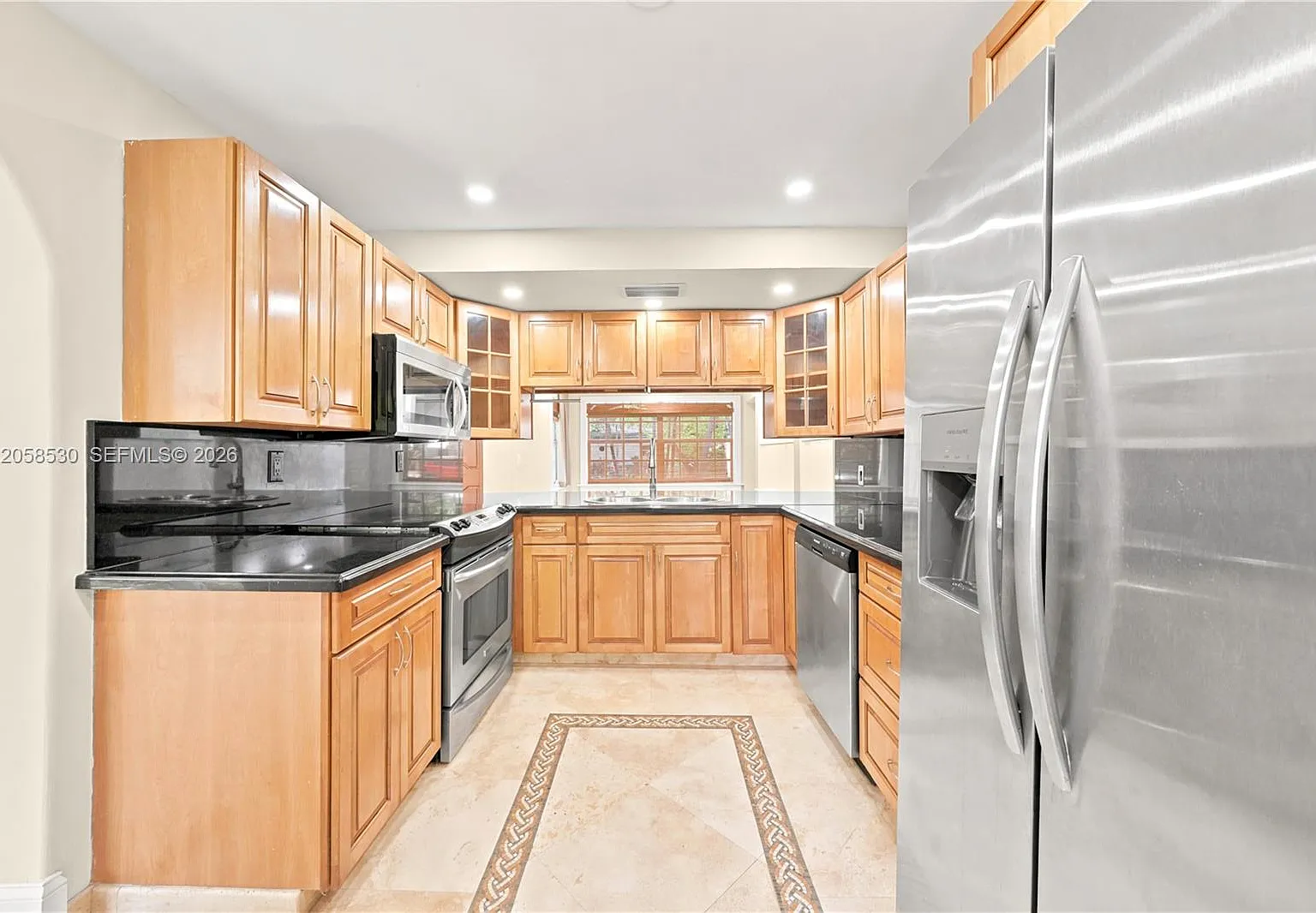 3 bed, 1442 sqft, $5,850 — Photo 4