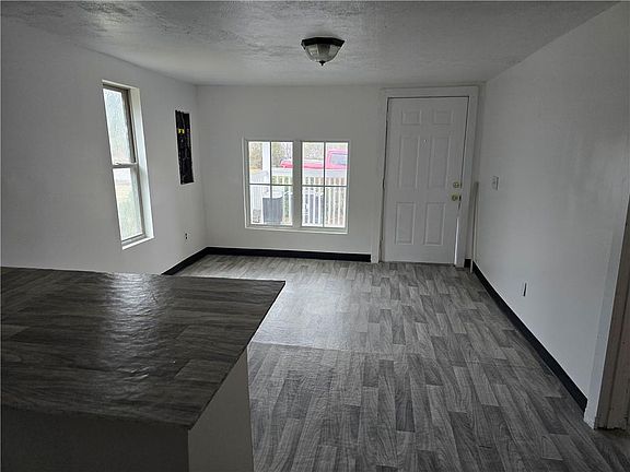 5th image of 411 12th Ave S