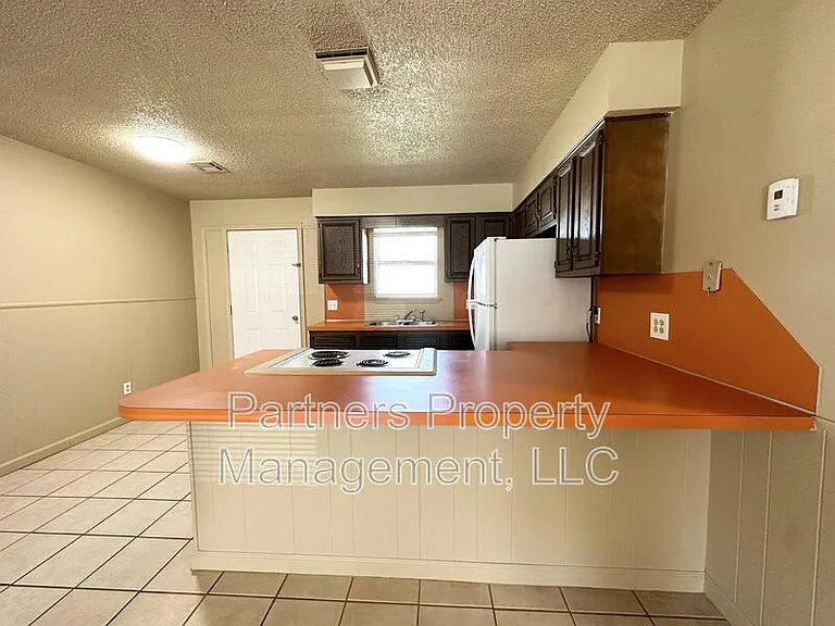 107 Pine Ave #8 — Photo 6