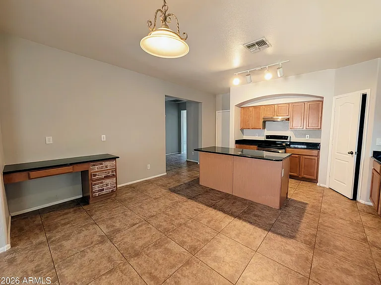 738 E Saddle Way — Photo 5