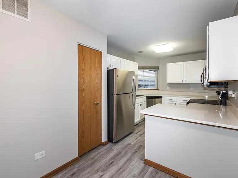 214 N Cathy Ln — Photo 5