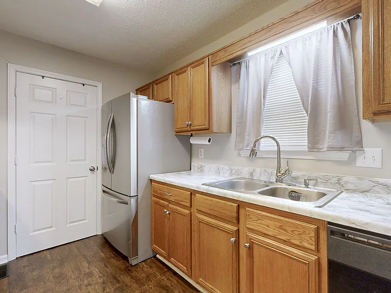 2553 Hillingdon Dr — Photo 9