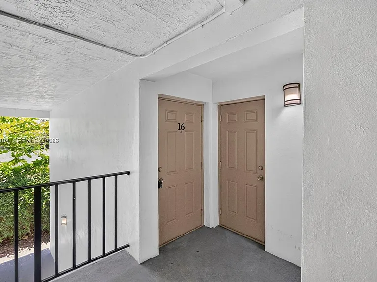 151 SE 6th Ave #16 — Photo 3