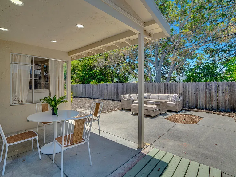 Meadowbrook Dr — Photo 28