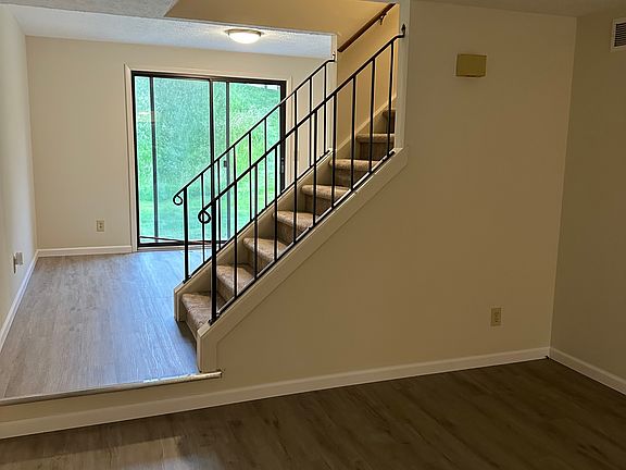 3rd image of 35 Cinnamon Cir