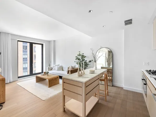 500 West 45th Street image 1 of 17