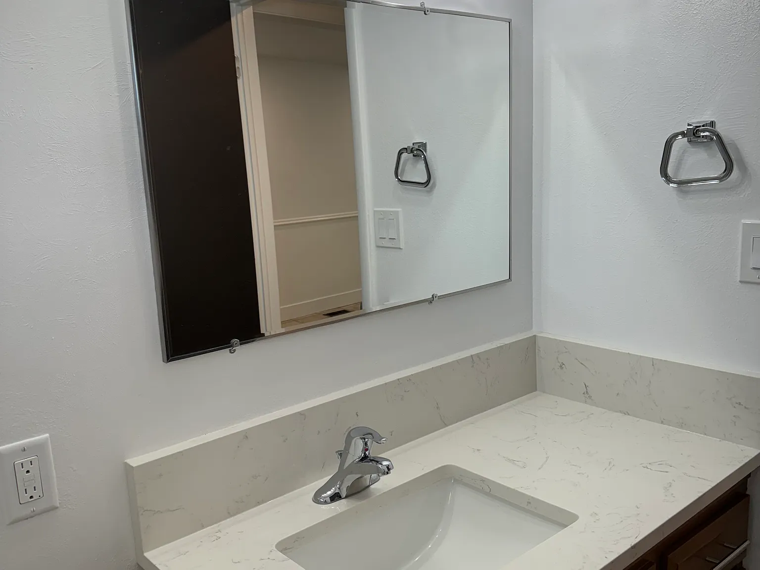 3 bed, 1250 sqft, $1,800 — Photo 3