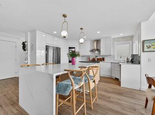 46 NW Springbluff Blvd SW, Calgary, AB T3H4V6