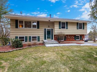 1381 Leland Dr, Yorktown Heights, NY 10598