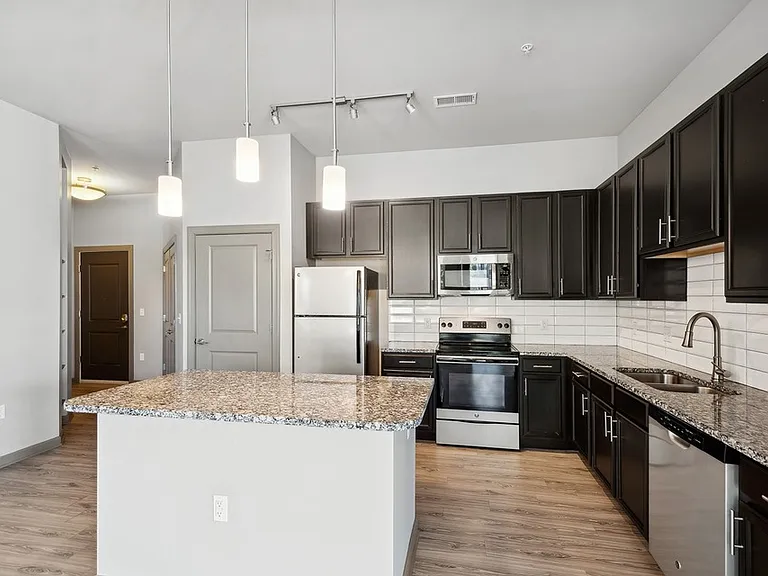 Arrive Brentwood I & II — Photo 7