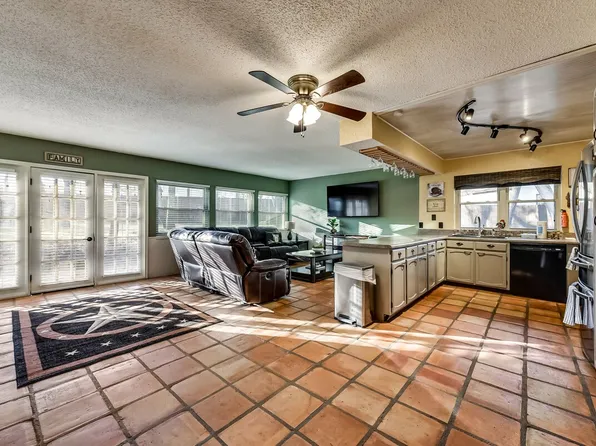 3123 Willow Bend Ct, Bedford, TX 76021