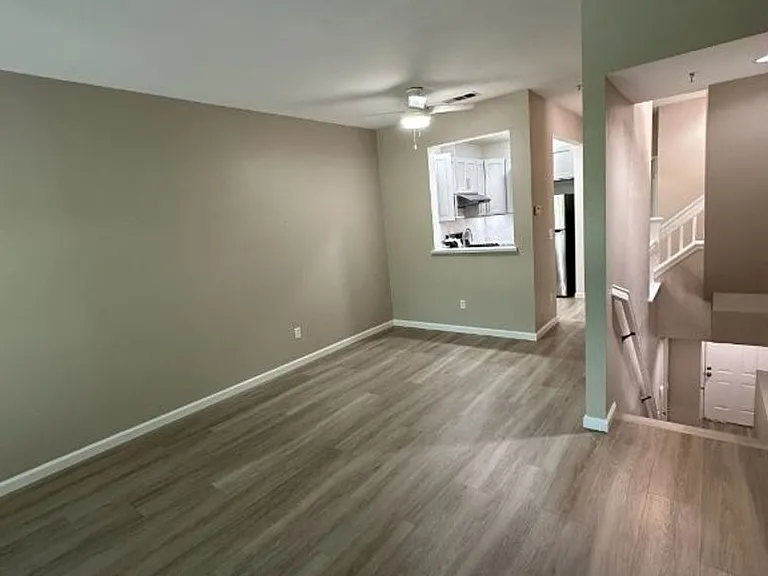 637 Atherton Pl #403 — Photo 4
