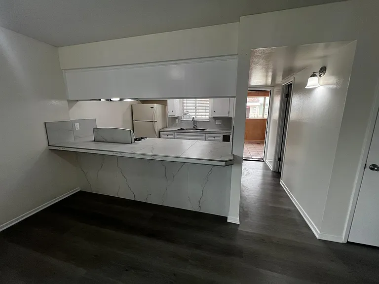 1110 Hingham Ln — Photo 3