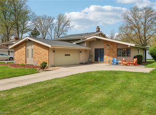 23956 Fairlawn Dr, North Olmsted, OH 44070