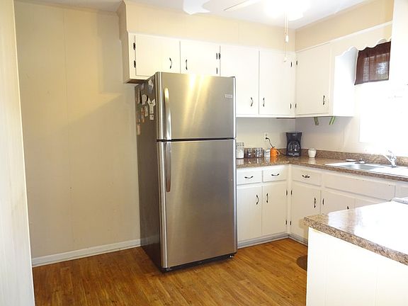 5th image of 369 Westmont Dr