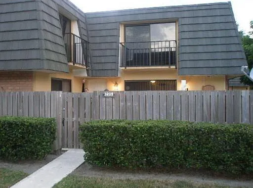 3209 32nd Way